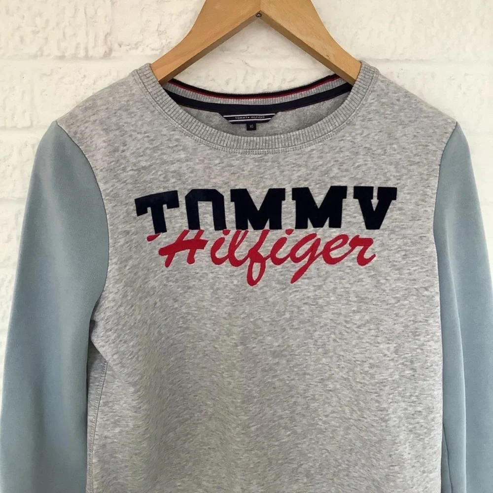 Tommy Hilfiger Spellout Sweatshirt - Size XS - Grey - Cotton - P2P 20 - Picture 7 of 8